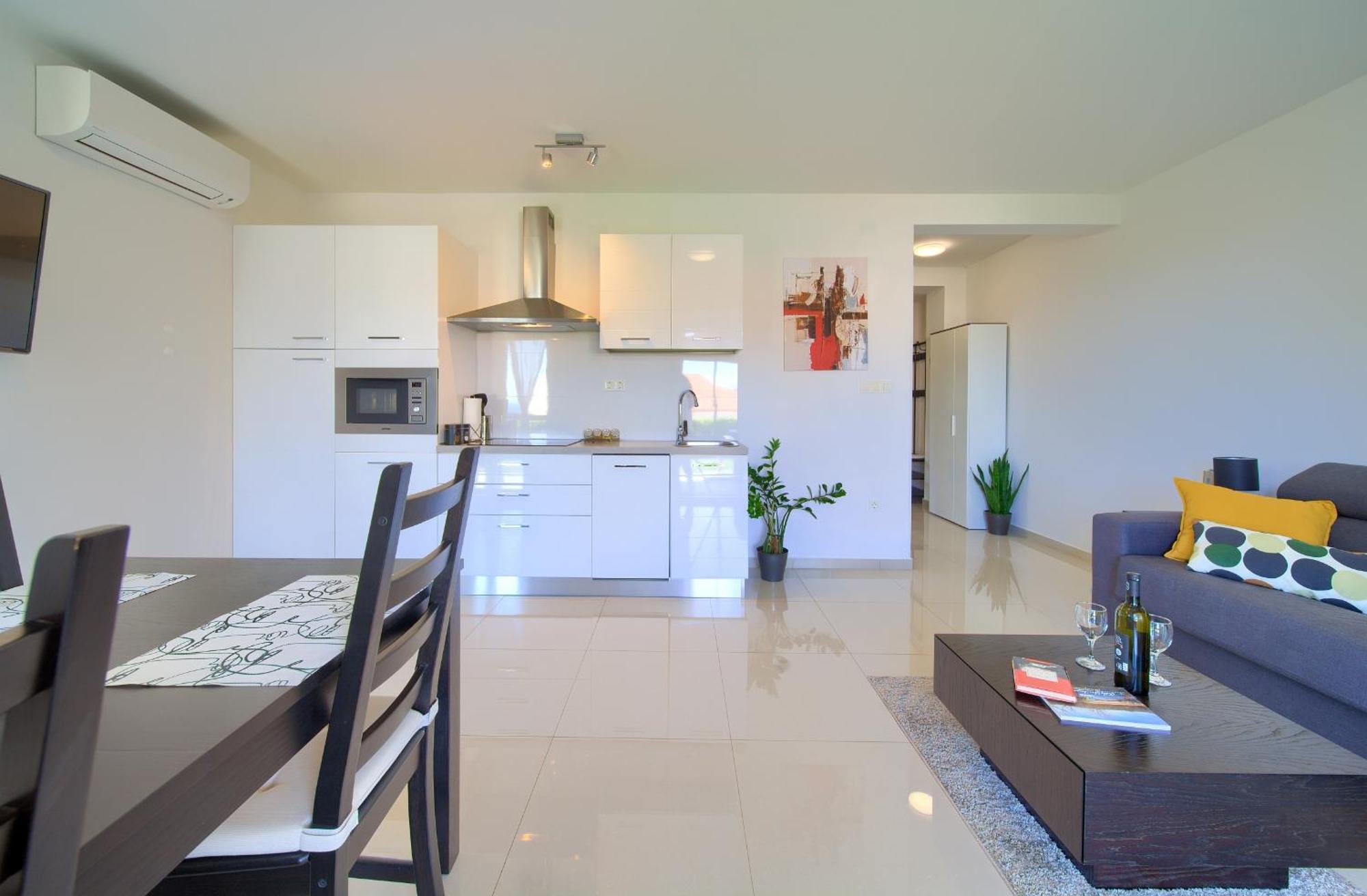Apartment Sara Кърк Екстериор снимка