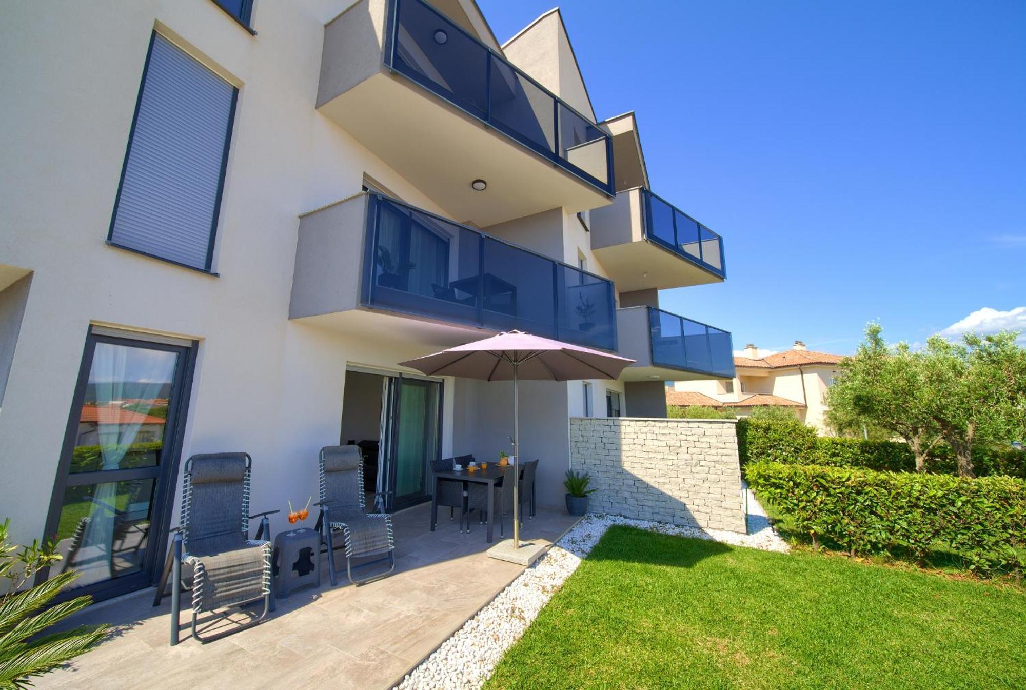 Apartment Sara Кърк Екстериор снимка